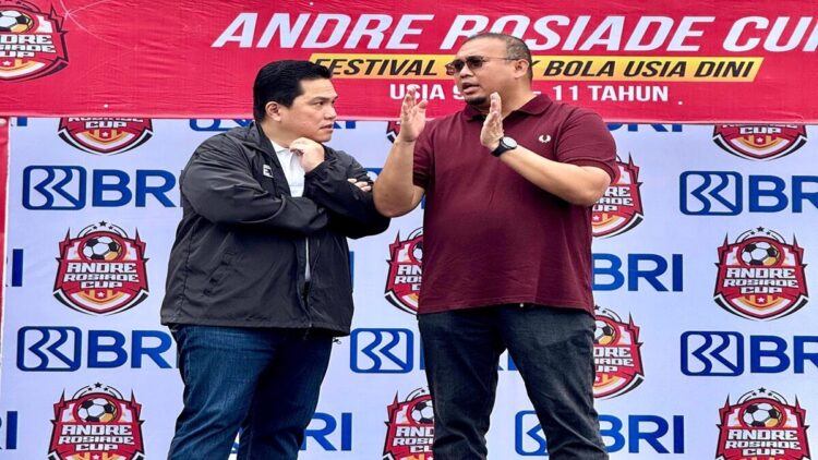Erick Thohir Puji Andre Rosiade Tokoh Sepakbola yang Peduli Pembinaan Usia Muda 1 Wakil Ketua Komisi VI DPR Andre Rosiade bersama Ketum PSSI Erick Thohir di acara Andre Rosiade Cup. (Foto: Dok. Ist)