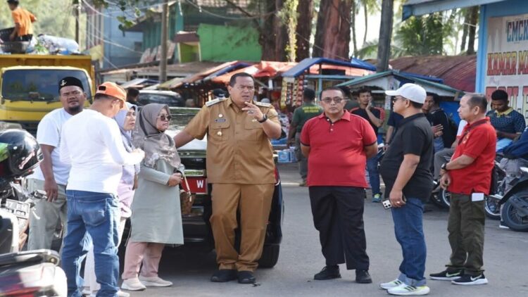 Pasca Tabuik 2025, Pemko Pariaman Gelar Aksi Bersih Pantai Gandoriah 1 Pemko Pariaman menggelar aksi bersih-bersih di Kawasan Pantai Gandoriah. (Foto: Dok. Ist)