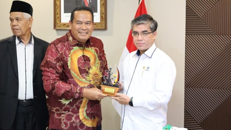 Menteri Ketenagakerjaan Dukung Pembentukan Balai Latihan Kerja Komunitas di Pariaman 1 Menteri Ketenagakerjaan RI menerima audiensi Wali Kota Pariaman. (Foto: Ist)