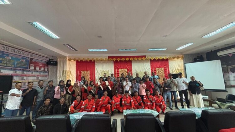 Rapat koordinasi LPS Kurao Pagang bersama RT, RW, LPM dan LKK Kelurahan Kurao Pagang, Minggu (13/7/2025) di Aula Kantor Camat Nanggalo. (Foto: Dok. Ist)
