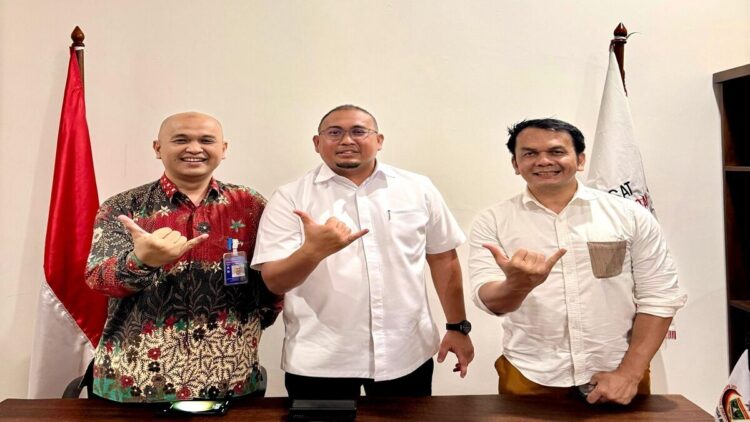 Andre Rosiade bersama Wasekjen IKM Mutkti Ali bertemu Kepala Badan Penghubung Provinsi Sumbar Aschari Cahyaditama. (Foto: Ist)