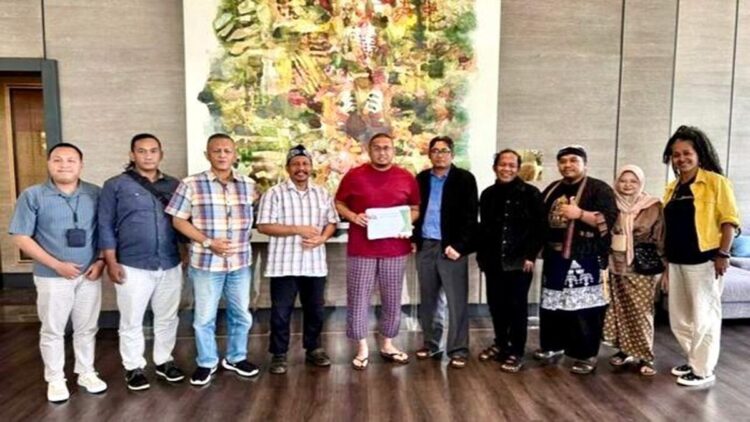 Andre Rosiade Serap Keluhan Warga soal Pengelolaan Wisata Candi Borobudur 1 Andre Rosiade menerima audiensi warga dan pelaku usaha lokal di sekitar kawasan Borobudur. (Foto: Ist)