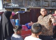 Wako Pariaman Serahkan Bantuan ke Korban Kebakaran di Desa Naras I