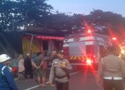 Kebakaran di Danau Cimpago Hanguskan 5 Toko, Kerugian Capai Rp300 Juta