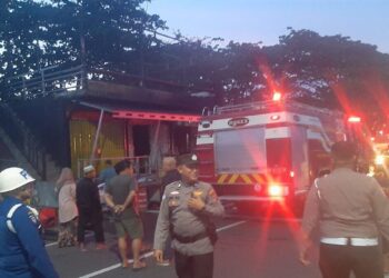 Kebakaran di Danau Cimpago Hanguskan 5 Toko, Kerugian Capai Rp300 Juta