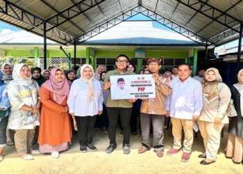 Andre Rosiade Salurkan Beasiswa PIP untuk 120 Siswa SMPN 20 Padang