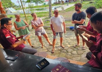 Operasi Wira Waspada: Imigrasi Periksa 14 WNA di Kawasan Wisata Nias Selatan