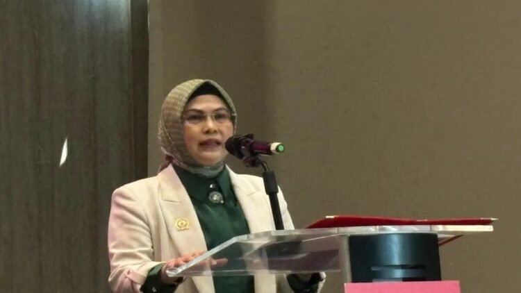 Ketua Umum Asosiasi Penggemar Rempah Nusantara (APREN) Siti Nur Azizah Ma'ruf Amin menyampaikan bahwa wisata halal memiliki daya tarik tersendiri bagi wisatawan usai mengikuti konferensi pers di Jakarta, Kamis (24/7/2025). (ANTARA/Hreeloita Dharma Shanti)