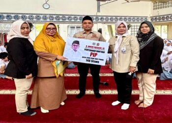 Andre Rosiade Salurkan 148 Beasiswa PIP untuk Siswa SMAN 1 Padang