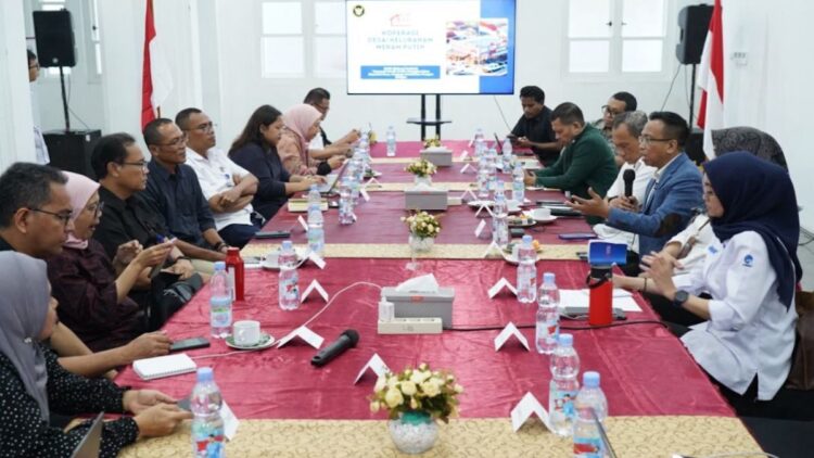 Koperasi Desa Merah Putih: Ekonomi Rakyat Bergerak, Tenaga Kerja Desa Diserap 1 Deputi Bidang Koordinasi Tata Niaga dan Distribusi Pangan, Kemenko Bidang Pangan, Tatang Yuliono, dalam forum media DIKSI yang digelar Kementerian Komunikasi dan Digital (Komdigi) di Jakarta, Senin (28/7/2025). (dok. Komdigi)