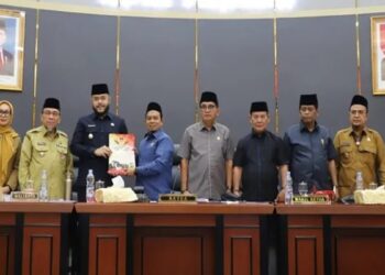 DPRD Padang Sahkan RPJMD 2025-2029, Target PAD Tumbuh 30,3 Persen