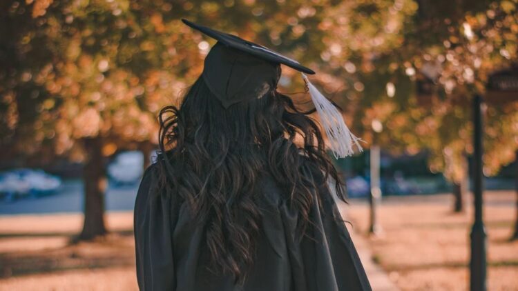 Kemenag Buka BIB 2025, Tercatat Sudah 4.455 Orang Mendaftar 1 ilustrasi beasiswa. (dok. istimewa)