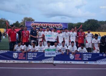 Penutupan LTS Sumbar 2025 yang diakhiri dengan penyerahan hadiah untuk kelompok umur U-18 yang dijuarai oleh SKO Sumbar. (dok. Radarsumbar)