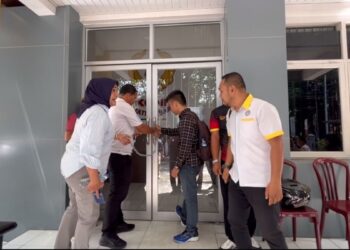 Kantor KONI Sumbar digembok. (dok. istimewa)