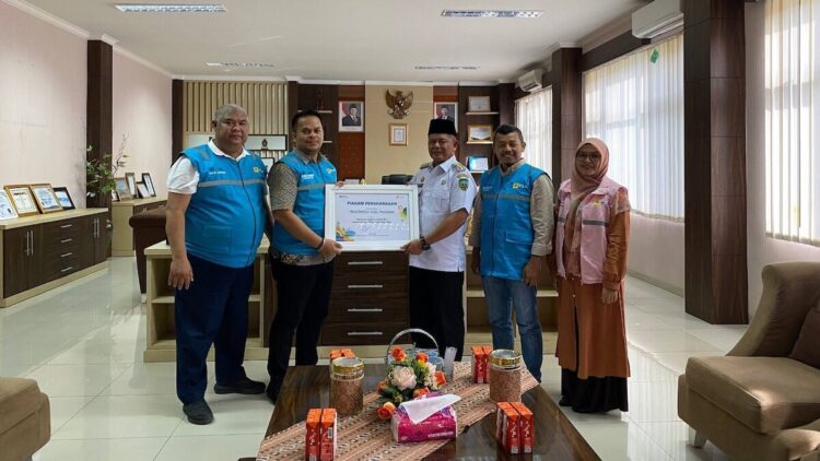 PLN Perkuat Sinergi dengan Pemkab Pasaman untuk Tingkatkan Layanan Kelistrikan Masyarakat 1 Pertemuan jajaran PLN UP3 Bukittinggi dengan Bupati Pasaman Welly Suheri. (dok. Humas PLN)