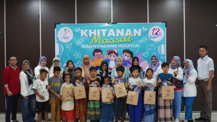 Semen Padang Hospital Gelar Khitanan Massal untuk Anak Panti dan Karyawan Yayasan 1 khitanan massal yang digelar SPH