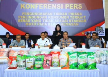 Konferensi pers pengungkapan beras tak resmi. (dok. istimewa)