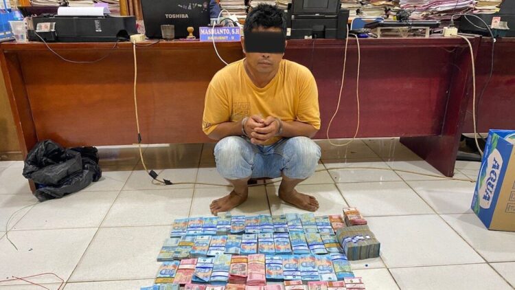 Pelaku pencurian uang ratusan juta di Pasaman Barat. (dok. istimewa)