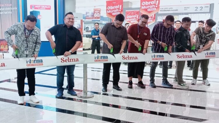 Hadir di Basko City Mall, SELMA dan INFORMA Electronics Hadirkan Solusi Hemat Isi Rumah dan Elektronik untuk Warga Padang 1 Pembukaan ritel SELMA dan INFORMA di Basko City Mall. (dok. istimewa)