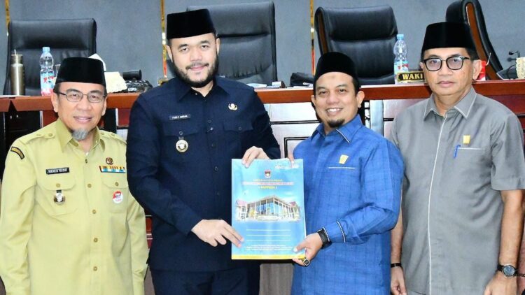 Ranperda RPJMD Kota Padang Tahun 2025-2029 Disahkan Pemko dan DPRD 1 Pengesahan Ranperda RPJMD 2025-2029. (dok. Prokopim)