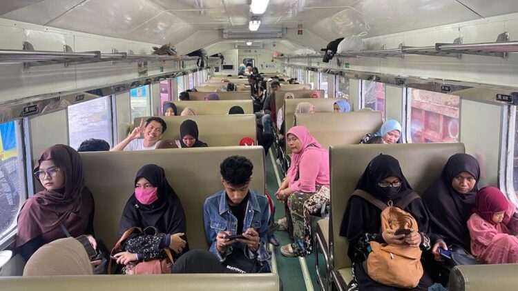 Penumpang KA Pariaman Ekspress. (dok. istimewa)