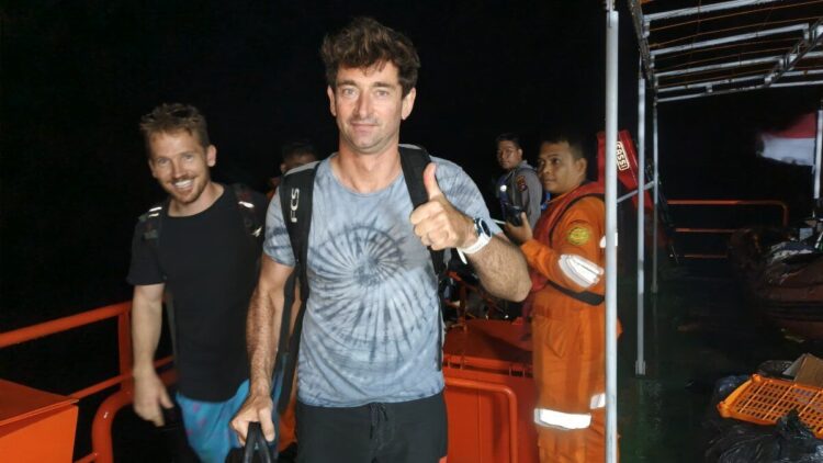 penyelamatan penumpang kapal di Mentawai