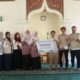 Penyerahan beasiswa untuk pelajar dari PLN UP3 Bukittinggi. (dok. Humas)