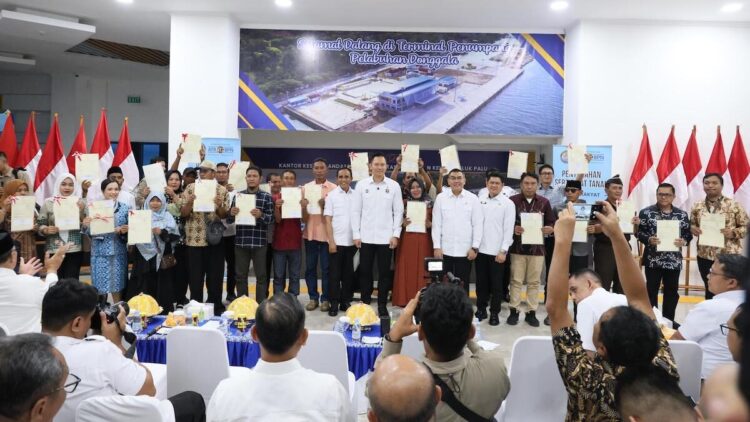 Penyerahan sertifikat tanah untuk Pemda di Sulteng. (dok. ATR/BPN)