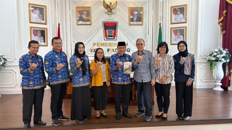 Wawako Padang Terima Audiensi BRAC Internasional Indonesia, Bahas Soal Penanggulangan Kemiskinan 1 Pertemuan Pemko Padang dengan BRAC Internasional Indonesia. (dok. Prokopim)