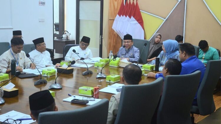 Pemko Padang Kembali Beri Penghargaan untuk Tokoh yang Berkontribusi pada HJK ke-356 1 Pemko Padang gelar rapat untuk menentukan tokoh yang menerima penghargaan di HJK ke-356 Kota Padang. (dok. Prokopim)