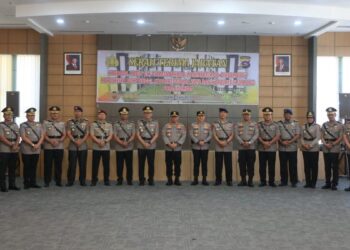 Sertijab lima PJU dan tiga Kapolres jajaran di Mapolda Sumbar. (dok. Bidhumas)