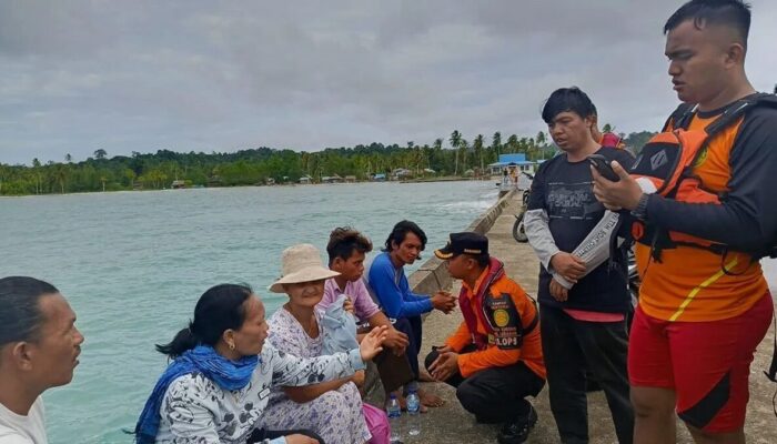 Tim SAR Temukan 11 Korban Kapal Karam Selat Sipora dalam Kondisi Selamat