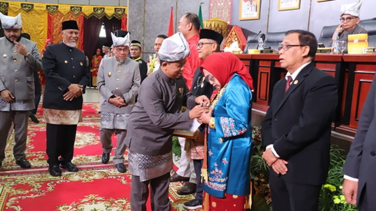 Rapat Paripurna HJK Padang ke-356, DPRD Tekankan Pentingnya Kolaborasi Wujudkan Kota Pintar-Kota Sehat 3 13