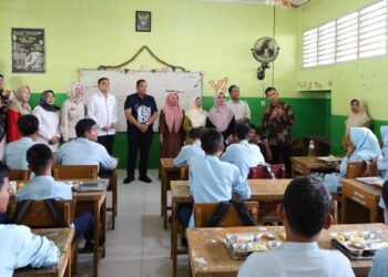 Ade Rizki Pratama Meninjau Pelaksanaan MBG di Pariaman