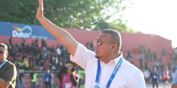 Penasihat Semen Padang FC Andre Rosiade menyapa suporter di GHAS. (dok. Radarsumbar)