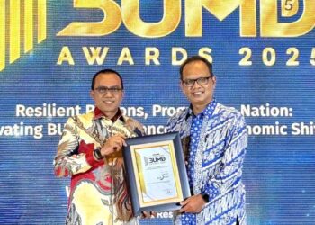 Bank Nagari raih penghargaan dari Warta Ekonomi. (dok. istimewa)