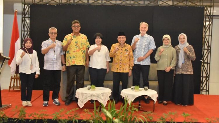 Forum Group Discussion (FGD) layanan sanitasi yang baik di Kota Padang. (dok. Prokopim)