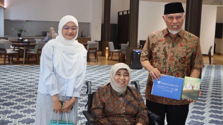 Gubernur Mahyeldi: Sinergi Ranah dan Rantau Jadi Kunci Sukses Konferensi Wakaf Internasional di Sumbar 1 Gubernur Mahyeldi bertemu owner Paragon Corp, Nurhayati Subakat. (dok. adpsb)