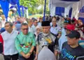 Gubernur Mahyeldi Ajak Semua Pihak Jaga Ketahanan Pangan Daerah 7 Gubernur Mahyeldi diwawancarai wartawan usai membuka bazaar pangan murah di halaman komplek GOR Haji Agus Salim. (dok. adpsb)