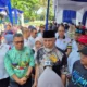 Gubernur Mahyeldi diwawancarai wartawan usai membuka bazaar pangan murah di halaman komplek GOR Haji Agus Salim. (dok. adpsb)