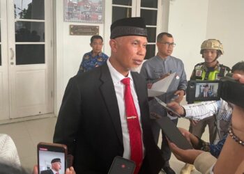 Gubernur Mahyeldi: ASN Pemprov Sumbar Wajib Ikuti Upacara HUT ke-80 RI, Tidak Ada yang Libur 12 Gubernur Mahyeldi: ASN Pemprov Sumbar Wajib Ikuti Upacara HUT ke-80 RI, Tidak Ada yang Libur