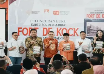 Buku Baru Fadli Zon Tampilkan Kartu Pos Lawas Bergambar Fort de Kock
