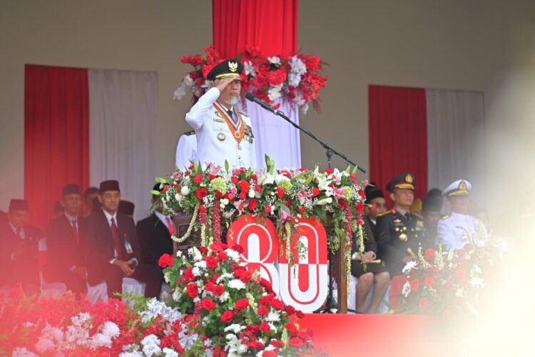 Peringatan HUT ke-80 RI di Sumbar: Gubernur Mahyeldi Ajak Masyarakat Kokohkan Persatuan Menuju Indonesia Emas 1 Gubernur Mahyeldi menjadi pembina upacara peringatan HUT ke-80 RI tingkat Sumbar. (Foto: Pemprov Sumbar)