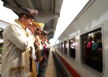KAI Divre II Sumbar Ajak Pelanggan Rayakan HUT ke-80 RI di Atas Kereta Api