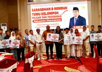 Andre Rosiade Salurkan Beasiswa PIP ke 504 Siswa SMA/SMK di Dharmasraya