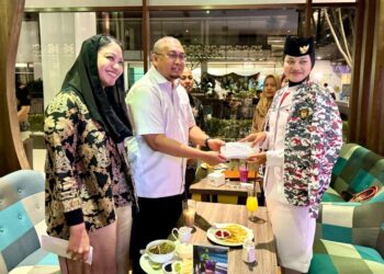 Andre Rosiade Beri Reward Lulu, Siswi SMA Dharmasraya yang jadi Anggota Paskibraka Nasional