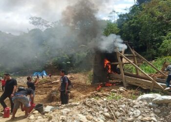 Tak Temukan Alat Berat, Polisi Bakar Alat Tambang Ilegal di Pasaman 3 Tak Temukan Alat Berat, Polisi Bakar Alat Tambang Ilegal di Pasaman
