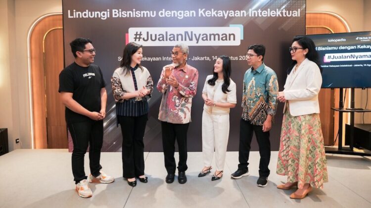 Tokopedia dan TikTok Shop Luncurkan #JualanNyaman, Berdayakan UMKM lewat Edukasi KI 1 Tokopedia dan TikTok Shop mengedukasi UMKM mengenai KI, di Jakarta, pada Kamis, 14 Agustus 2025 untuk dukung #JualanNyaman. (dok. istimewa)