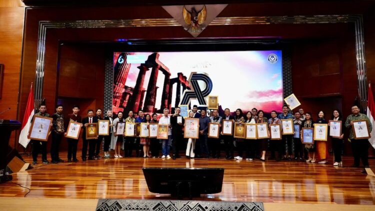 Kementerian ATR/BPN Raih Penghargaan Popular Government Institution 2025 dari The Iconomics 1 Kementerian ATR BPN raih penghargaan dari The Economics. (dok. istimewa)