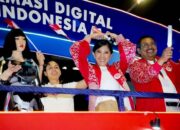 Karnaval Kemerdekaan, Kemkomdigi Tampilkan Ponsel Raksasa dan Robot AI